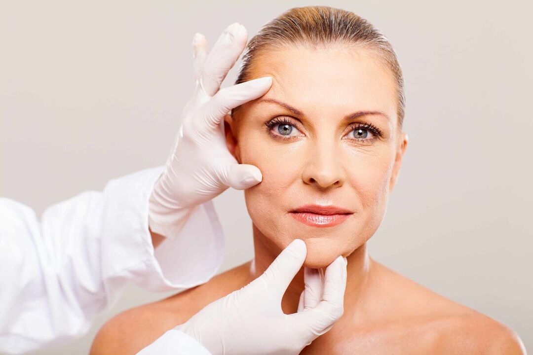 Il cosmetologo selezionerà il metodo appropriato per il ringiovanimento della pelle del viso
